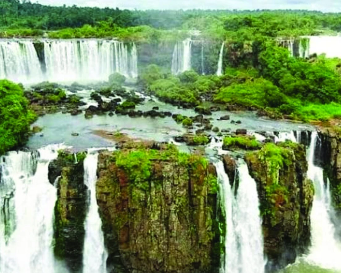 Cataratas del Iguazú rodeadas de selva